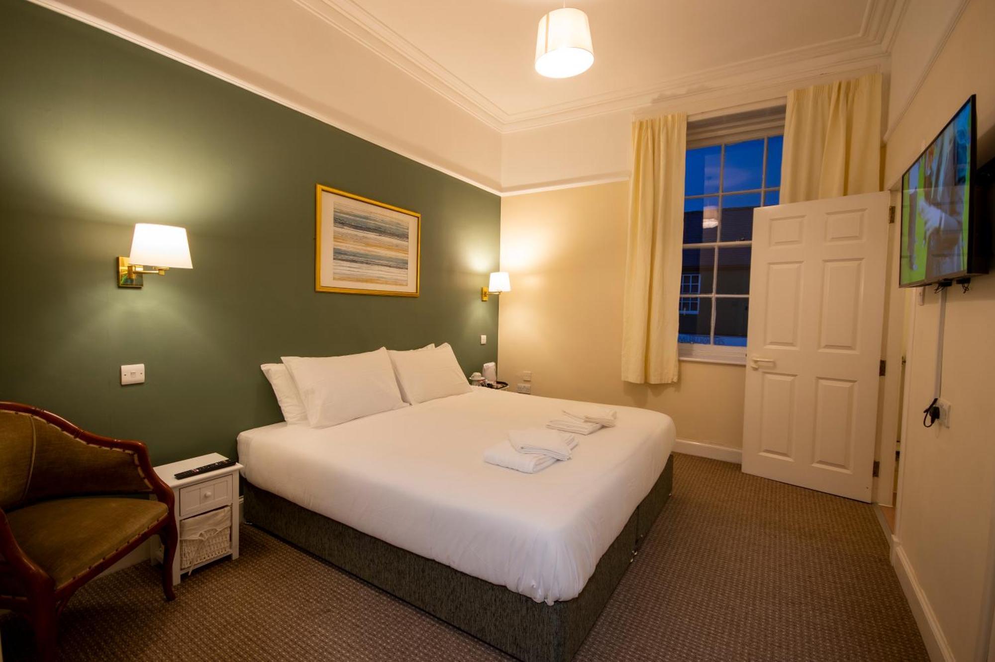 Douglas Arms Hotel by Paymán Club Castle Douglas Habitación foto