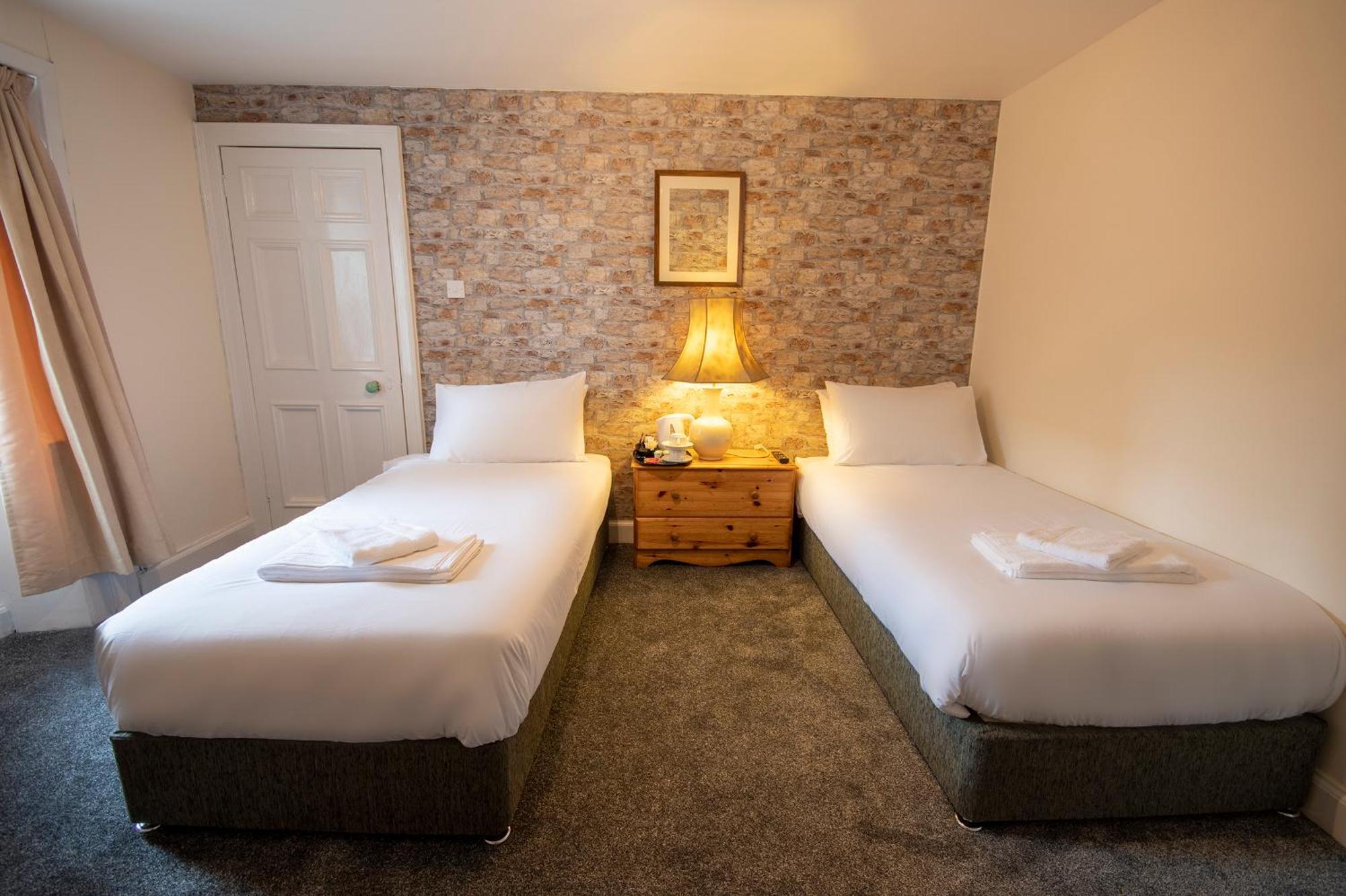 Douglas Arms Hotel by Paymán Club Castle Douglas Habitación foto