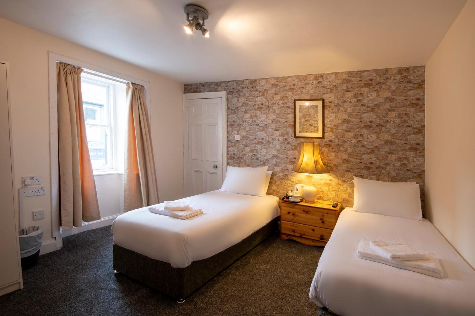 Douglas Arms Hotel by Paymán Club Castle Douglas Habitación foto